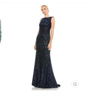NWT Mac Duggal Leena Navy sequin cowl back size 8 gown